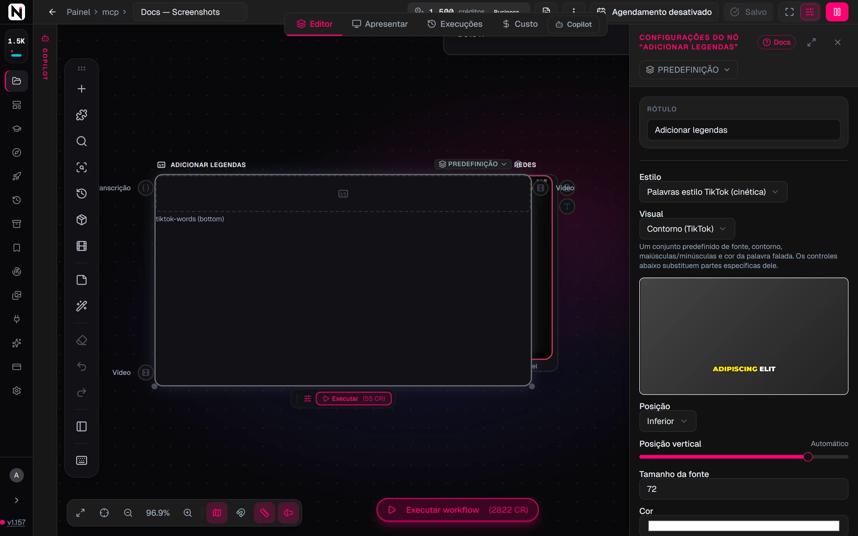 O painel de configurações do Adicionar legendas com o estilo Palavras estilo TikTok, o visual Contorno, uma prévia da legenda ao vivo e as configurações de posição e tamanho da fonte.