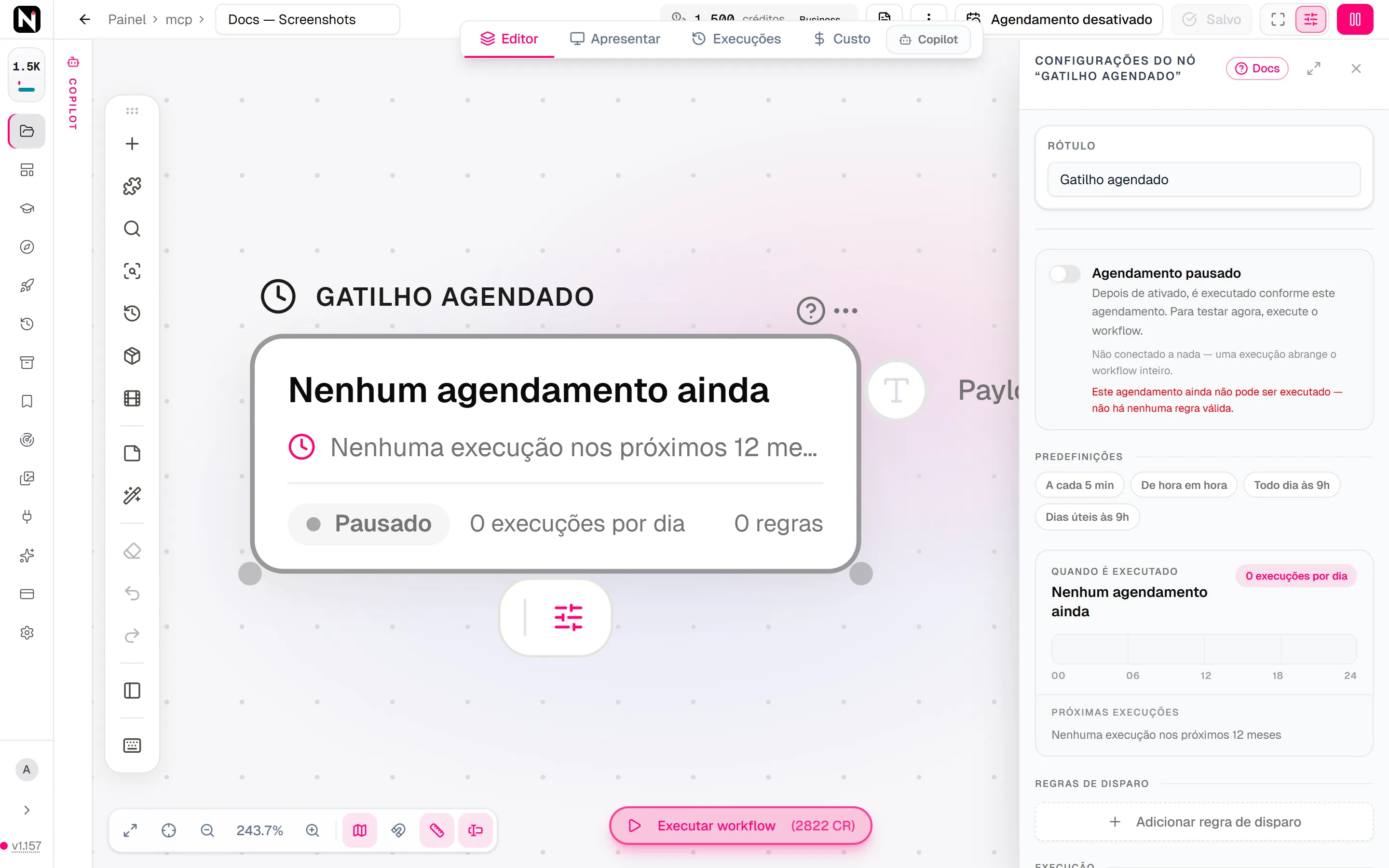 O painel de configurações do nó Gatilho agendado, com o agendamento pausado, as predefinições, a barra de 24 horas com as execuções do dia, o botão Adicionar regra de disparo e o fuso horário.